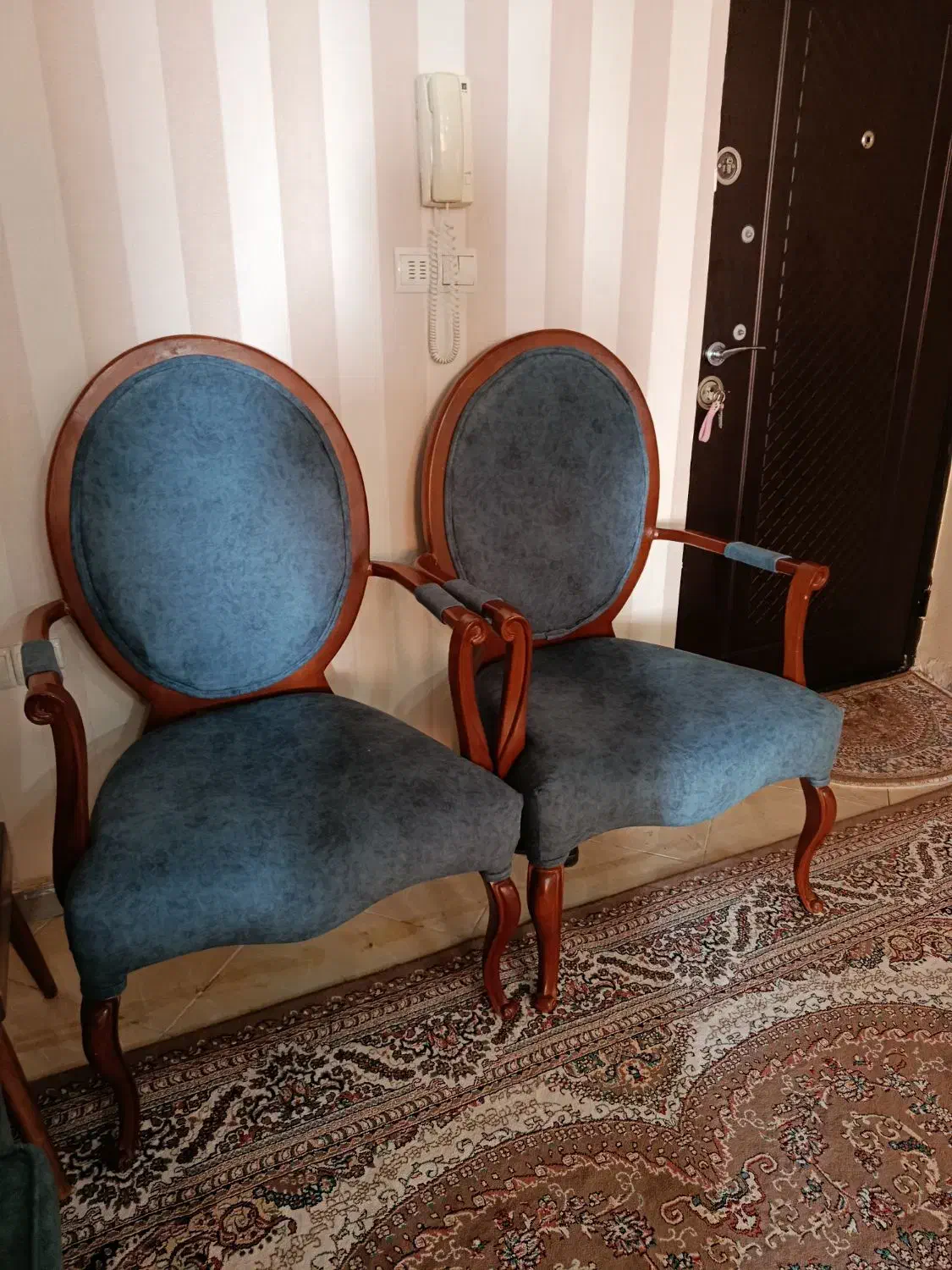دو عدد مبل تک نفره مناسب همه جا|مبلمان خانگی و میز عسلی|ایلام, |دیوار