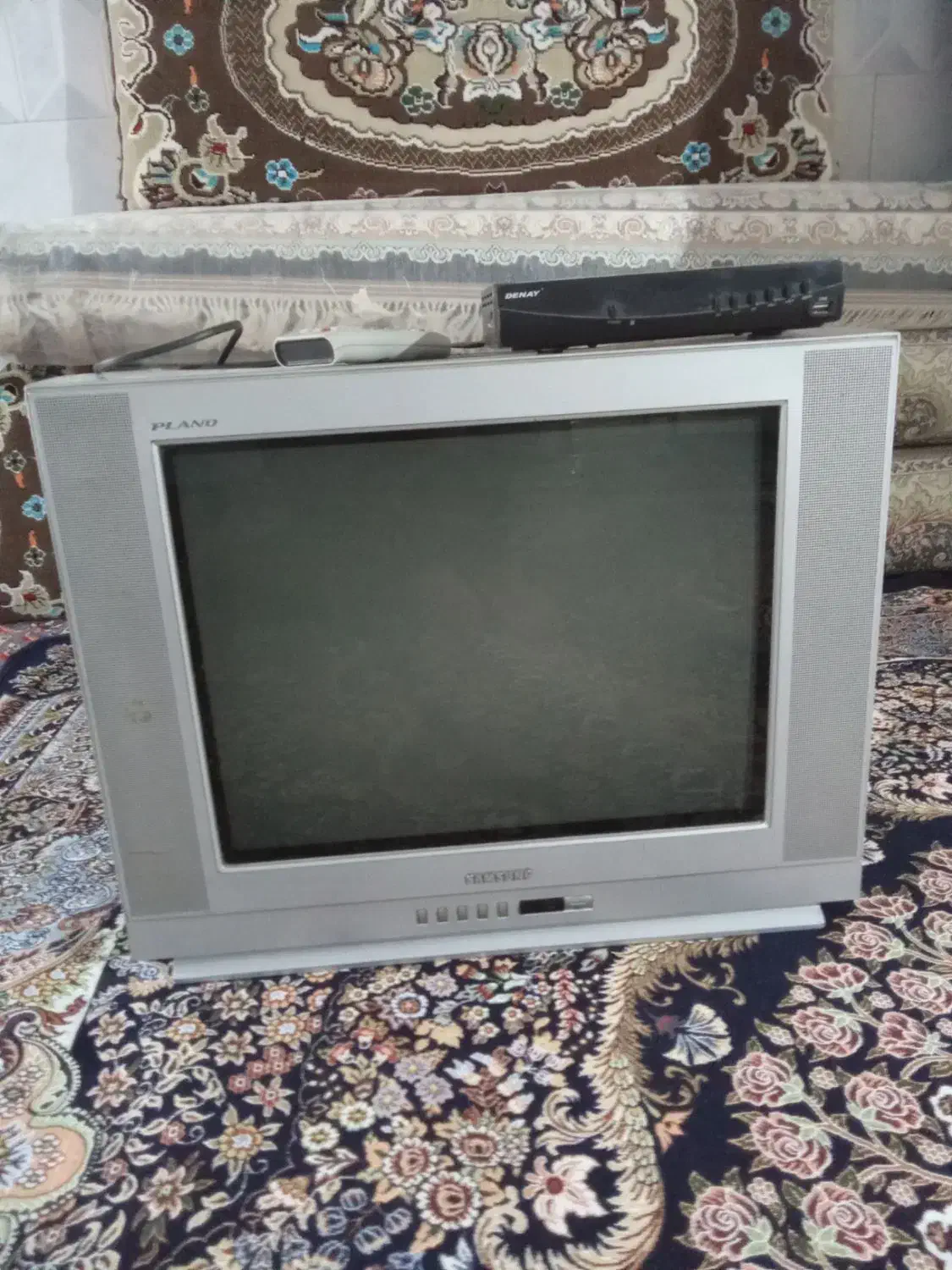 تلوزیون 21 اینج تمیز همراه با دیجیتال|تلویزیون و پروژکتور|تربت جام, میان جام|دیوار