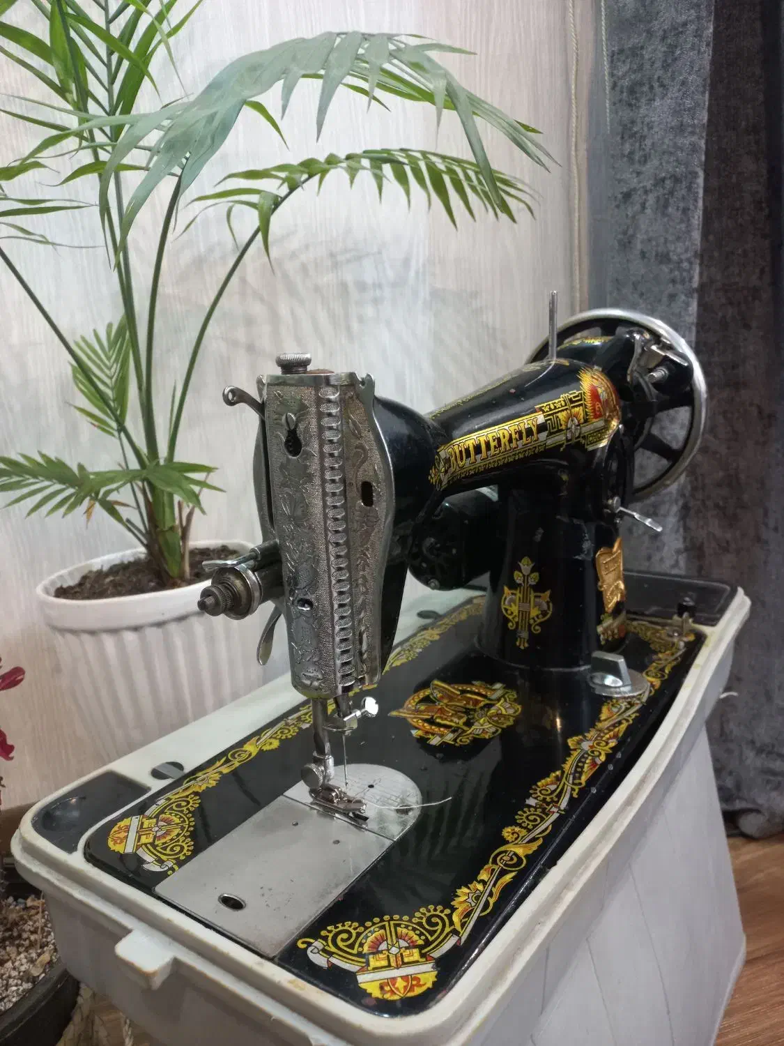 چرخ خیاطی Butterfly اصل|چرخ خیاطی و ریسندگی|رشت, کوی یخ|دیوار