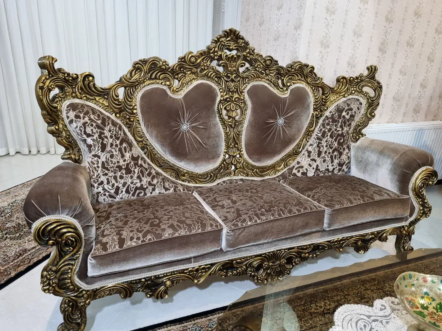 مبل ۹ نفره کاملا نو و سالم همراه با میز|مبلمان خانگی و میز عسلی|اشتهارد, |دیوار