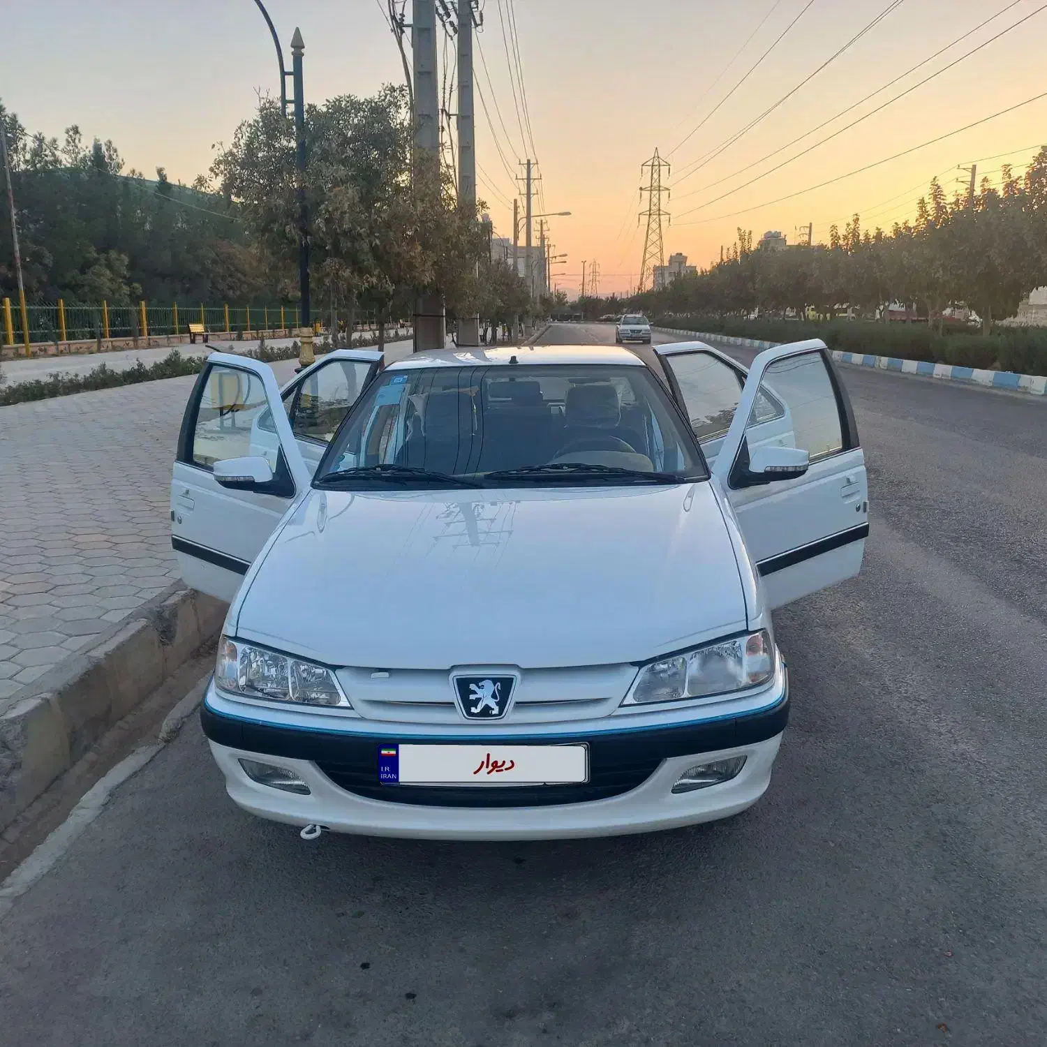 پژو پارس ۱۴۰۲|خودرو سواری و وانت|مرودشت, استادیوم|دیوار