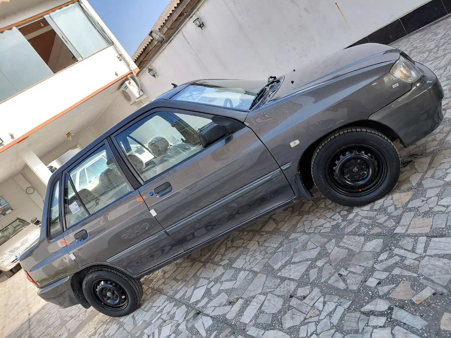 ۱۳۲ بی رنگ شاستی پلمپ|خودرو سواری و وانت|رشت, یخسازی|دیوار