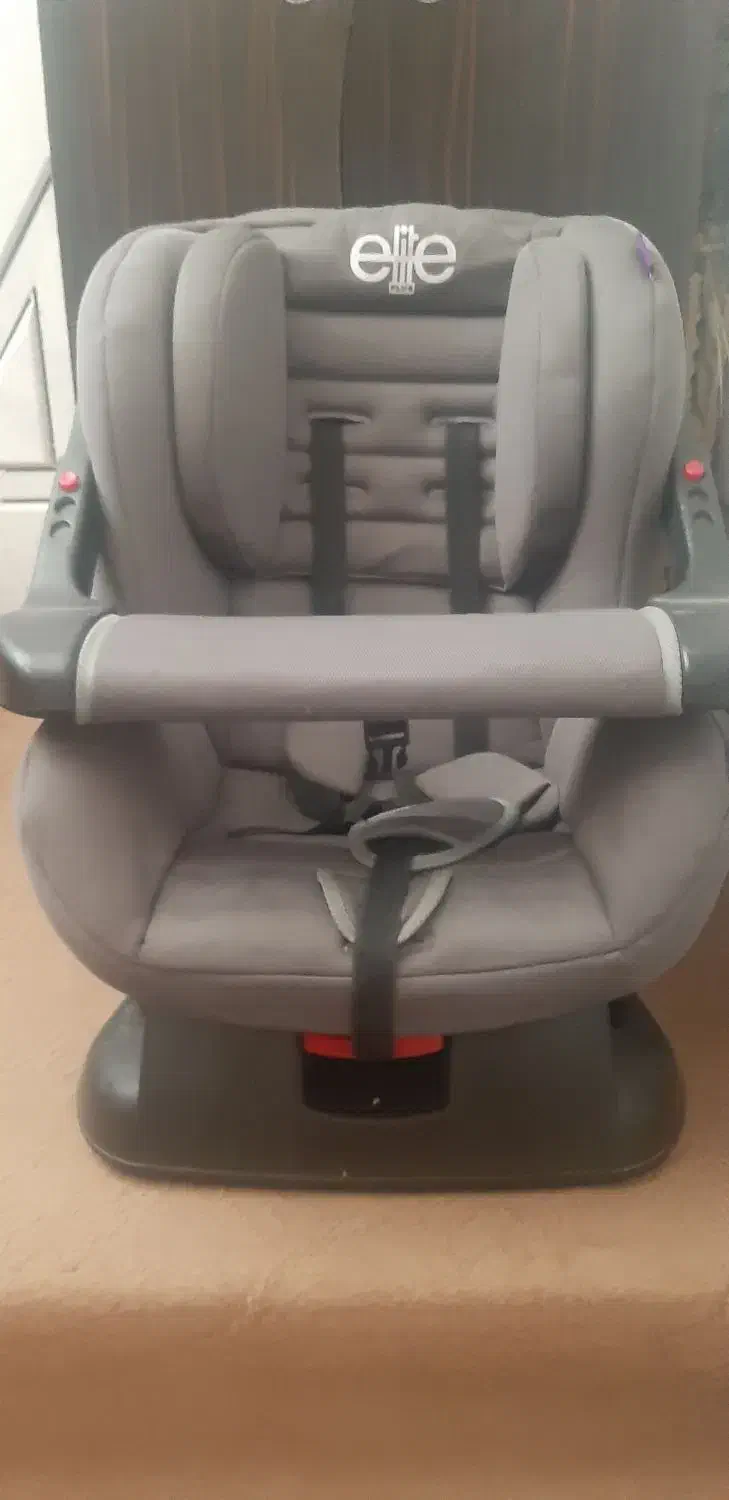 صندلی ماشین درحدنو وتمیز|تخت و صندلی بچه|خمینی‌شهر, |دیوار