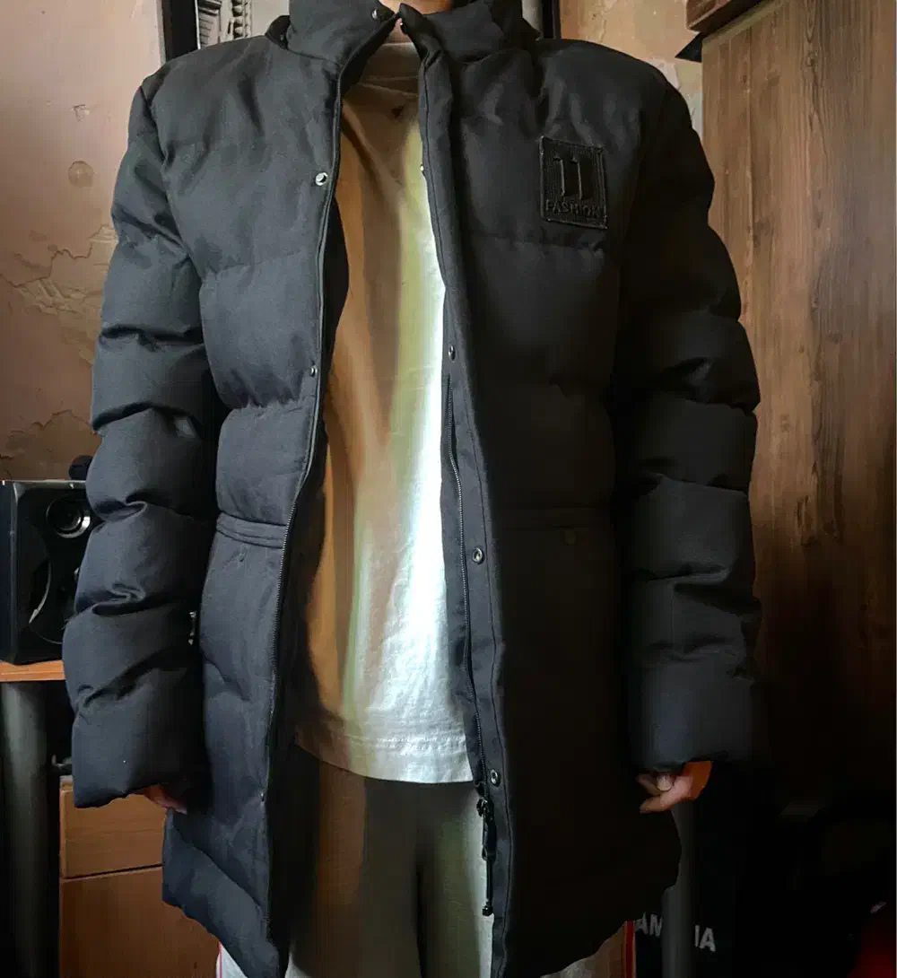 پوشاک ، کاپشن|لباس|ساری, |دیوار