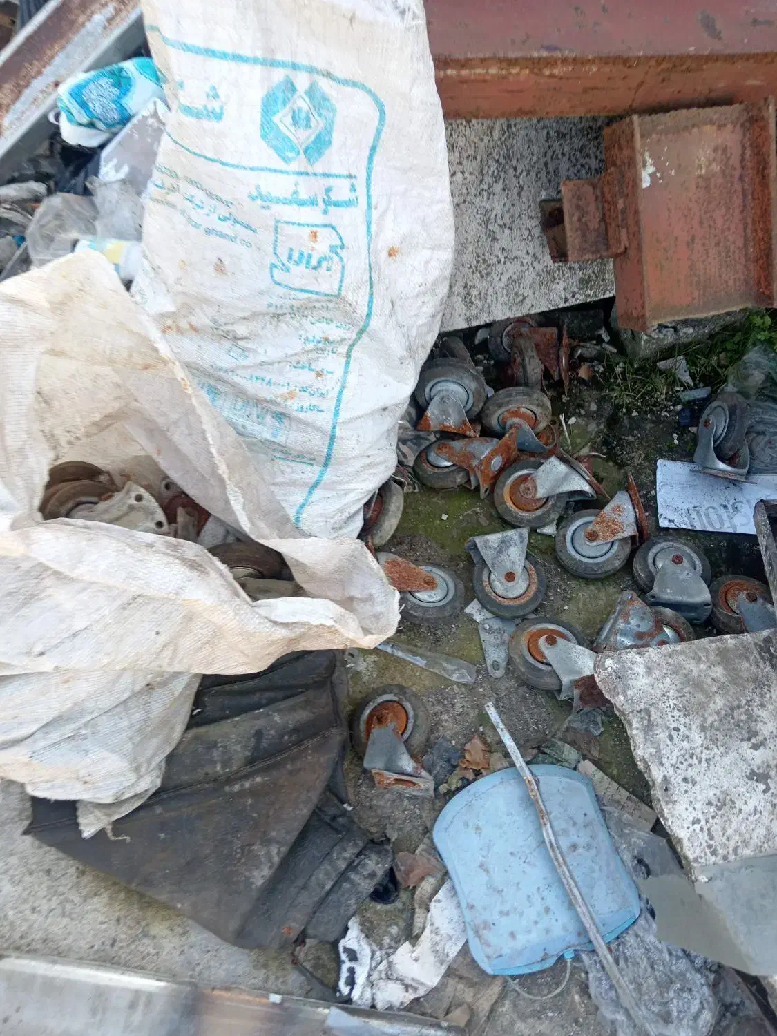 چرخ کوچک حدودن 100تا|حراج|رشت, آتشگاه|دیوار