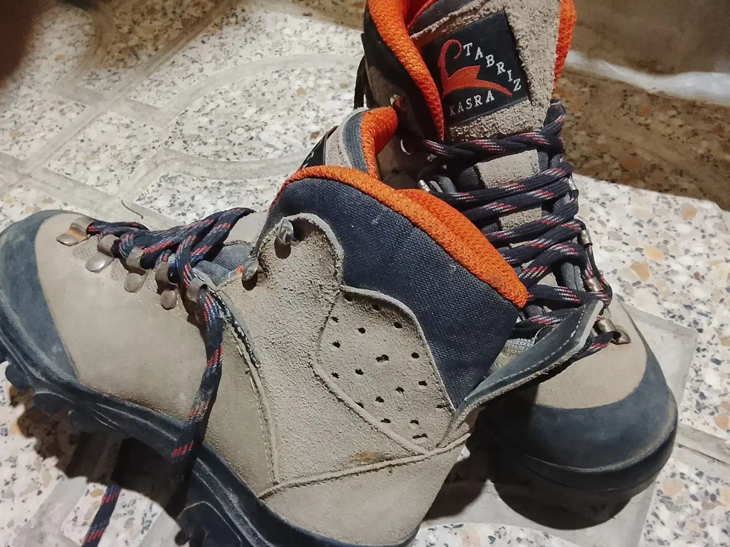 کفش کوهنوردیسایز39|کیف، کفش، کمربند|رباط‌کریم, رباط‌کریم|دیوار
