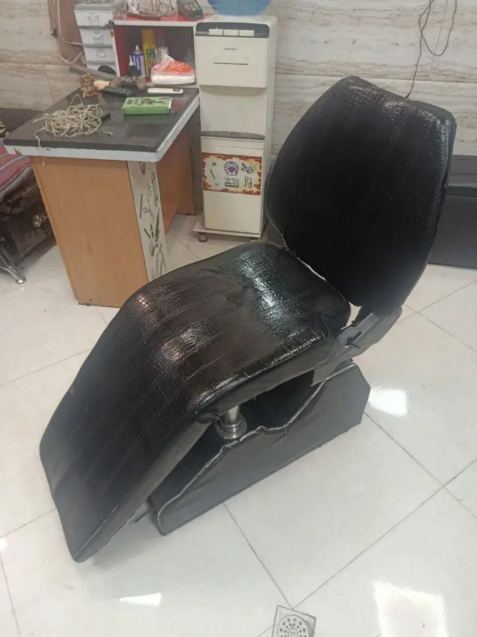 صندلی آرایشگاه|آرایشگاه و سالنهای زیبایی|پاکدشت, پاکدشت (مامازند)|دیوار