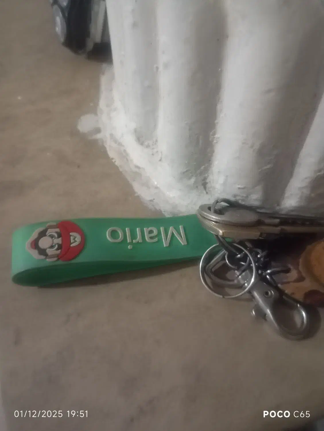 یه دسته کلید گم کردم قرمز رنگ|اشیا|باقرشهر, |دیوار