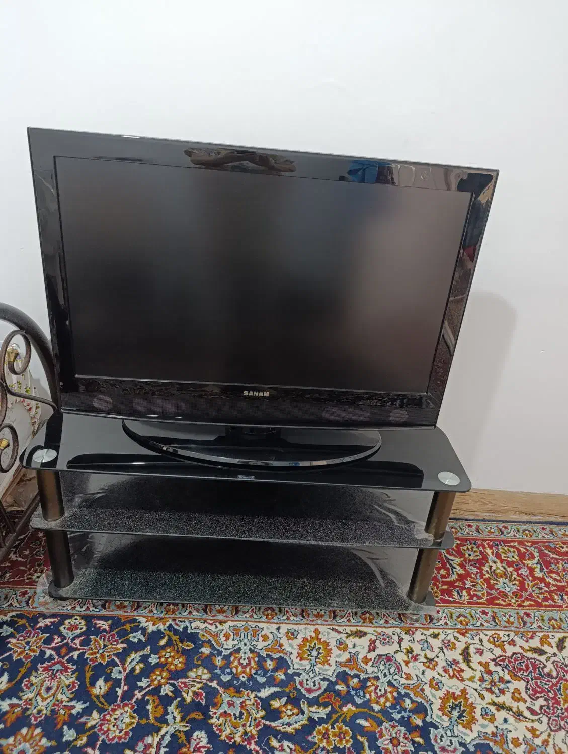 فروش تلویزیون 42 اینچ ومیز شیشه ای در بافت|تلویزیون و پروژکتور|بافت, |دیوار