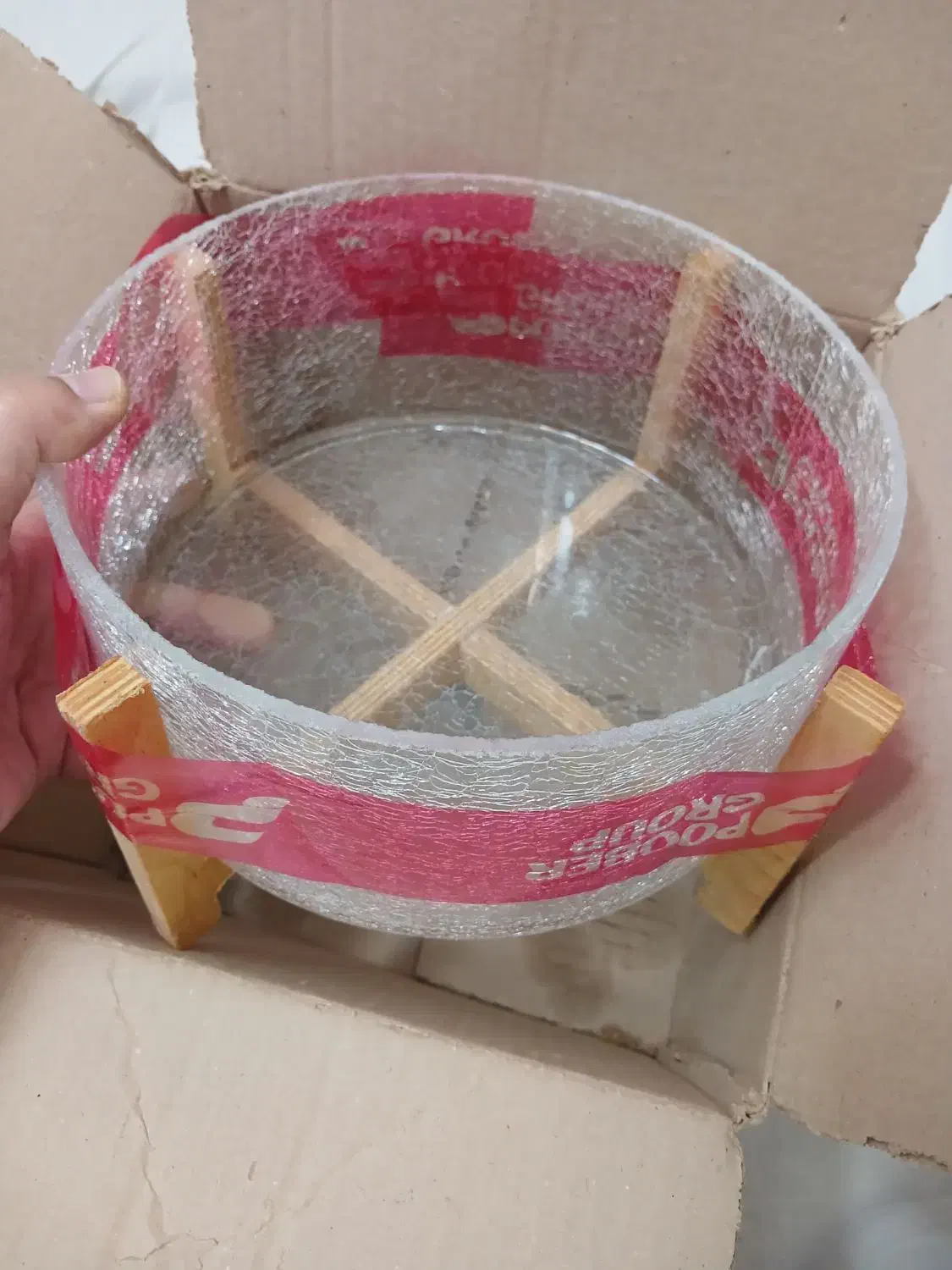 ظرف سالادخوری شیشه تَرَک (آبگز)|ظروف سرو و پذیرایی|رشت, چله خانه|دیوار