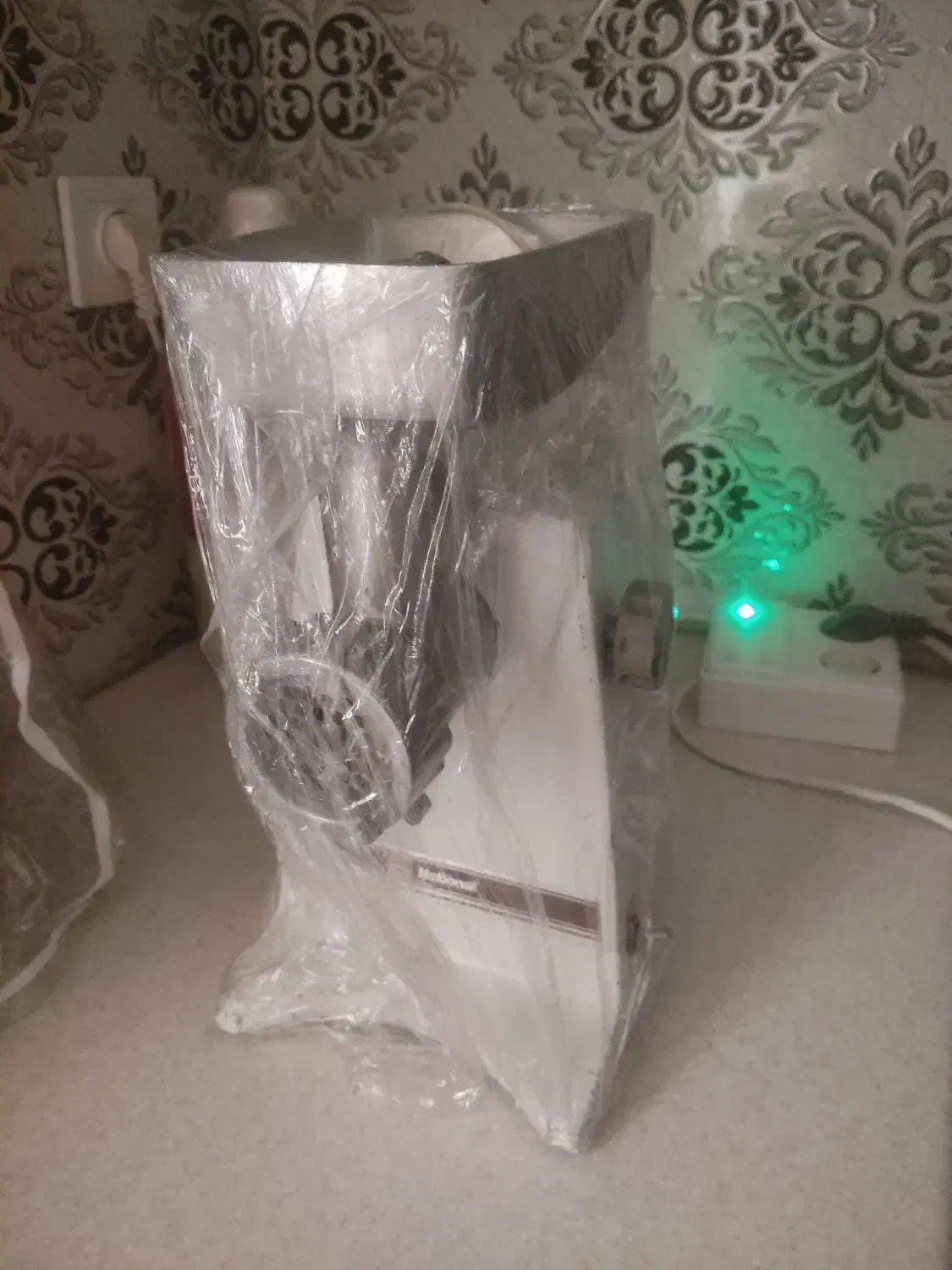 چرخ گوشت|خردکن، آسیاب، غذاساز|مشکین‌دشت, |دیوار