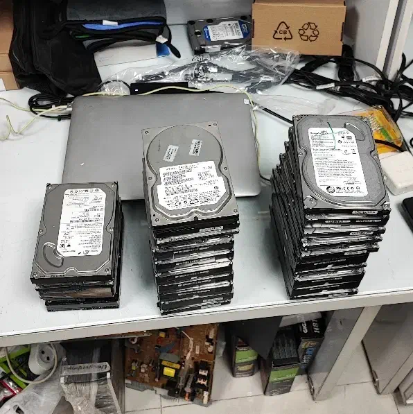 هارد مخصوص دوربین مداربسته و کامپیوتر|قطعات و لوازم جانبی رایانه|شیراز, ملاصدرا|دیوار