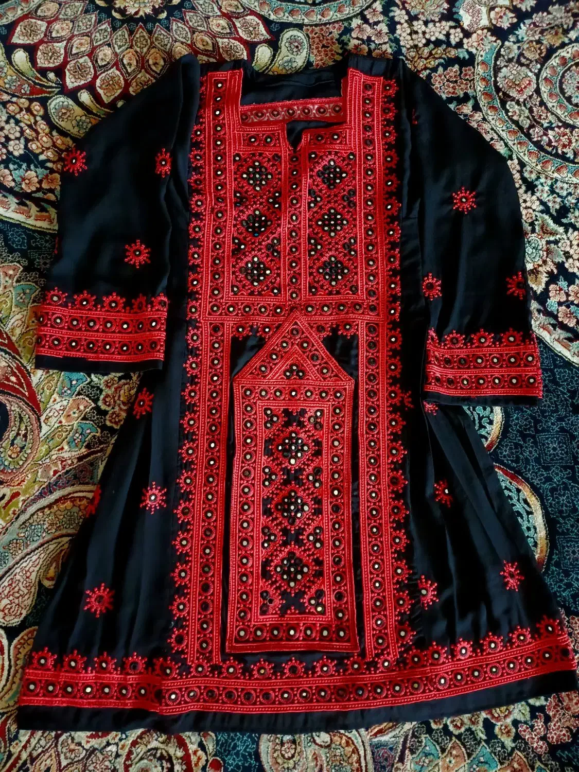 گفتان و لباس درحد نو|لباس|علی‌آباد کتول, |دیوار