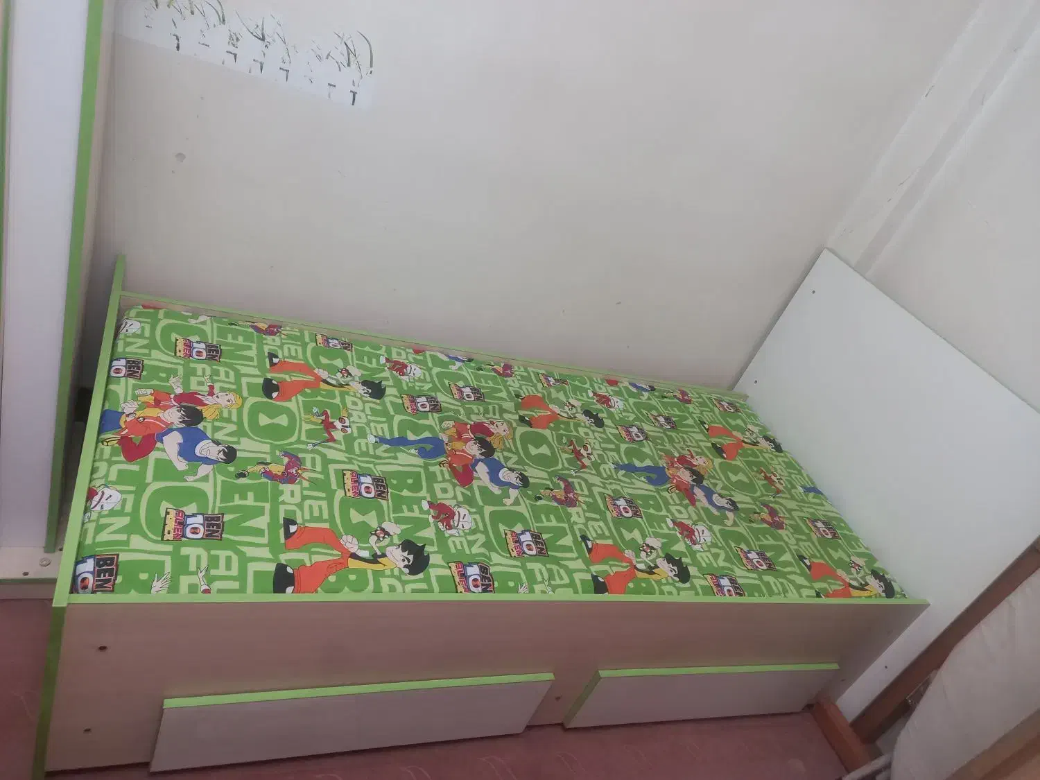 تخت و کمد و میز تحریر مناسب کودک نوجوان سالم|تخت و سرویس خواب|تهران, زرکش|دیوار