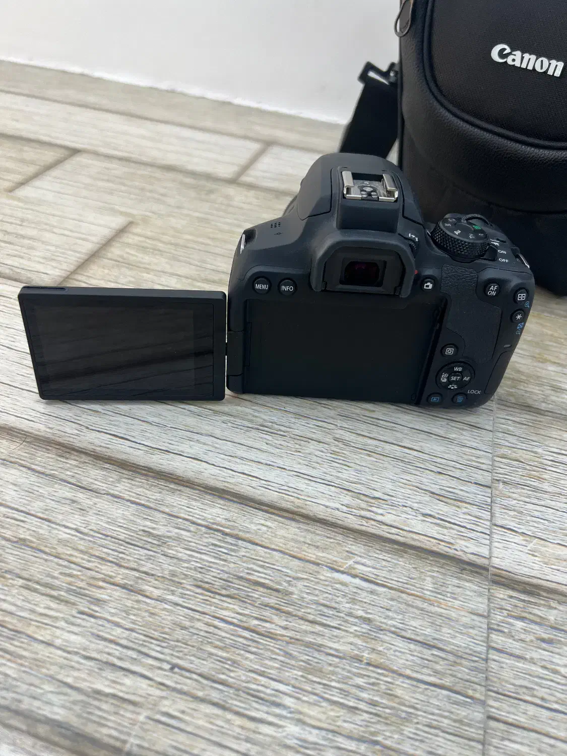 دوربین کنون 850D به همراه لنز ۱۸-۵۵|دوربین عکاسی و فیلم‌برداری|لاهیجان, شقایق|دیوار