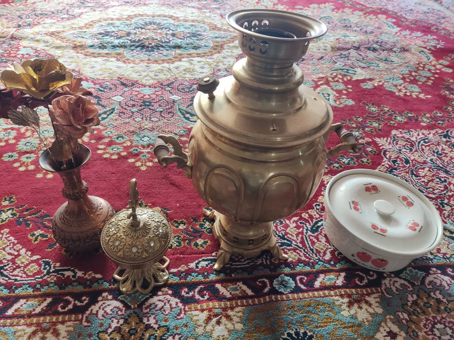 سماور زغالی و گلدان و...|سماور، چایساز، قهوهساز|باسمنج, |دیوار