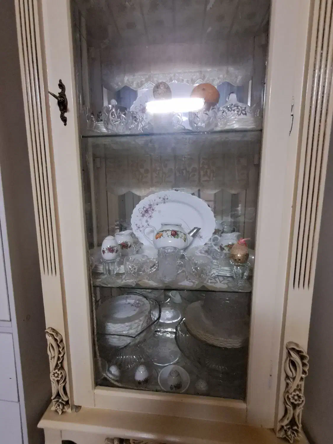 ویترین بوفه|بوفه، ویترین، کنسول|خمینی‌شهر, |دیوار