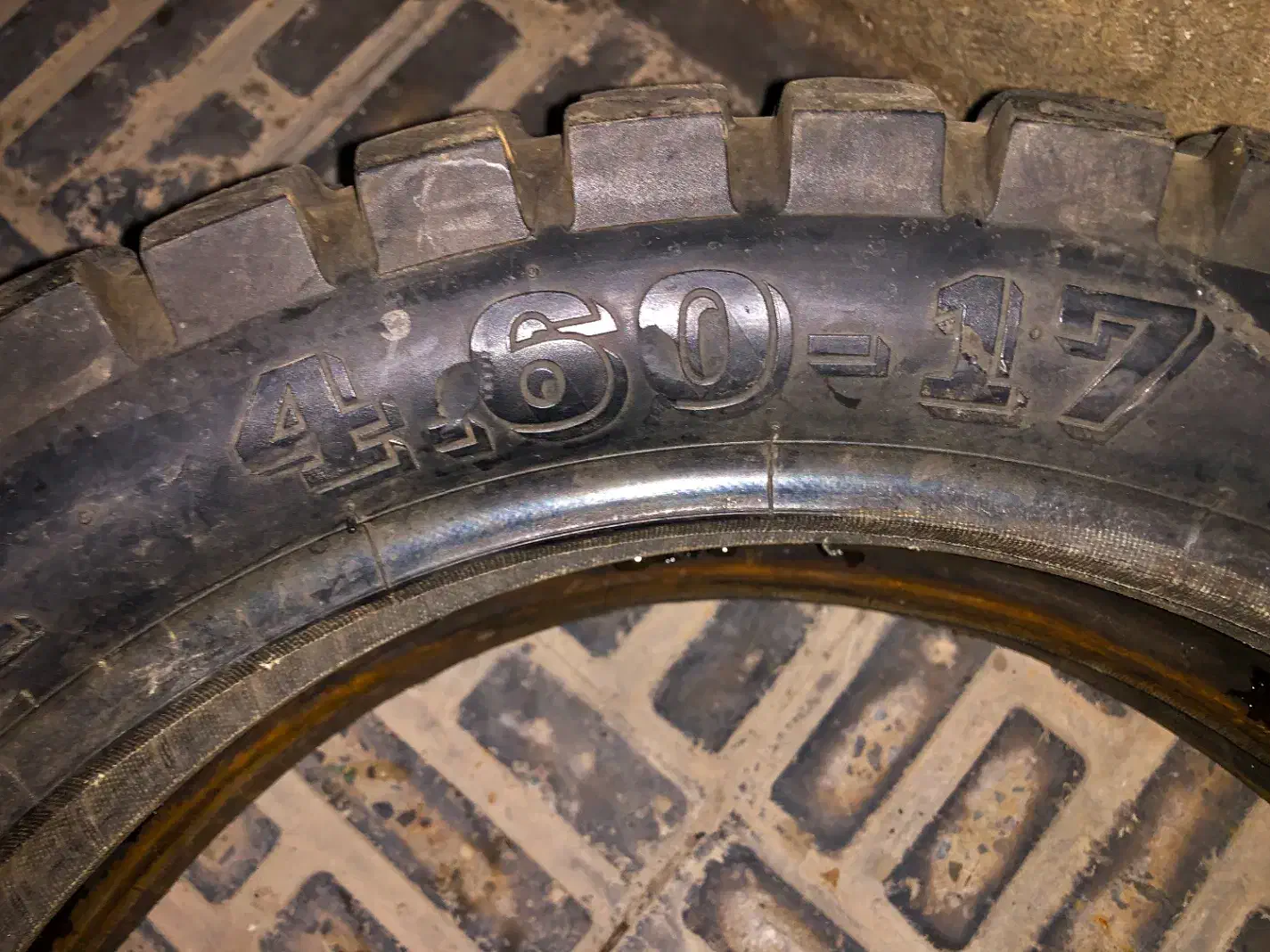 لاستیک تریل|قطعات یدکی و لوازم جانبی|ملکشاهی, |دیوار