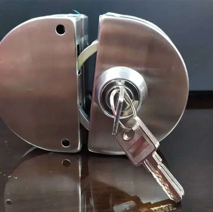 شیشه سکوریت یراق آلات و کرکره برقی|خدمات پیشه و مهارت|پاکدشت, حصار امیر|دیوار