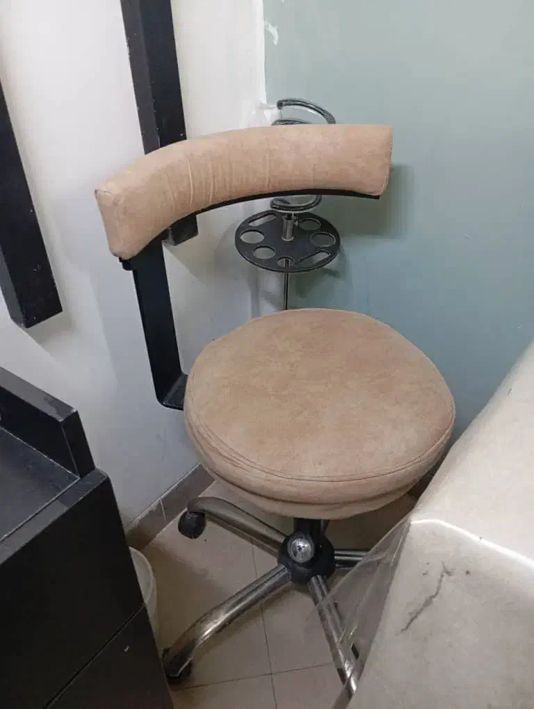 صندلی|آرایشگاه و سالن‌های زیبایی|کرمان, |دیوار