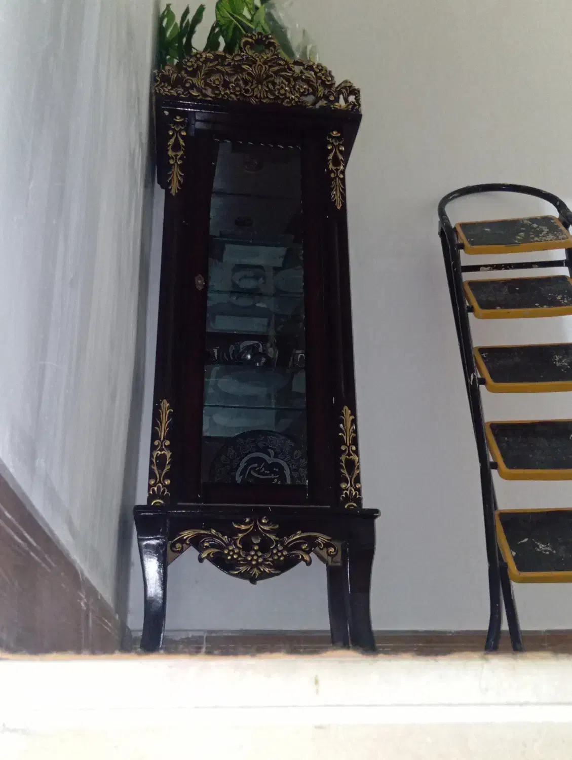 بوفه تمیز کوچک|بوفه، ویترین، کنسول|چهارباغ, |دیوار