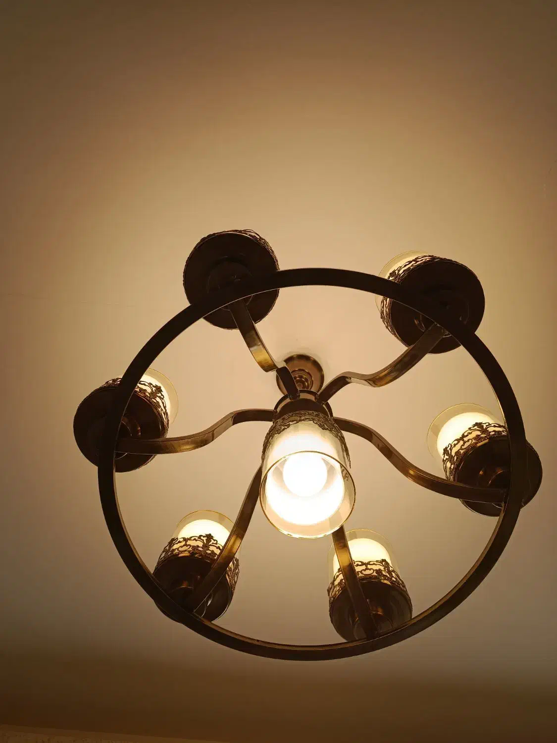 لوستر لهستانی نو|لوستر و چراغ آویز|اصفهان, خانه اصفهان|دیوار