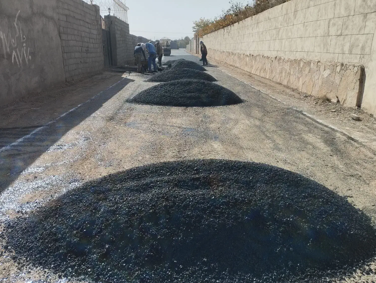 آسفالت کاری محوطه وزیرسازی لکه گیری وغیره|خدمات پیشه و مهارت|چناران, |دیوار