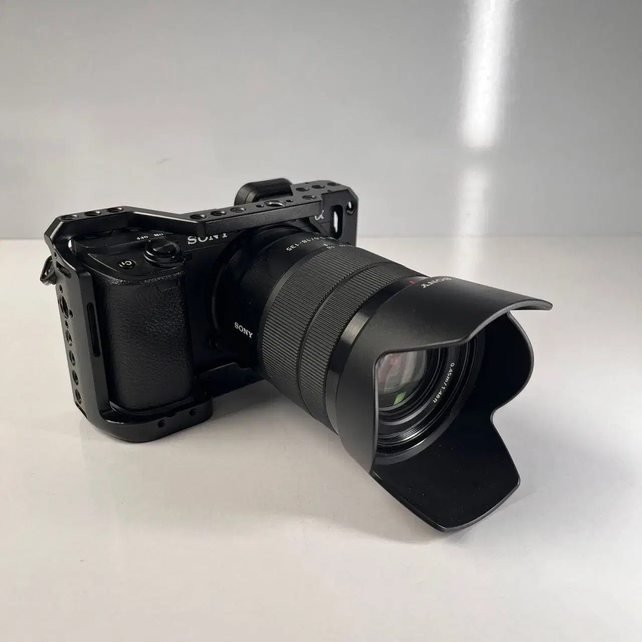 دوربین سونی  Sony a6400 با لنز 18-135|دوربین عکاسی و فیلم‌برداری|تهران, جمهوری|دیوار