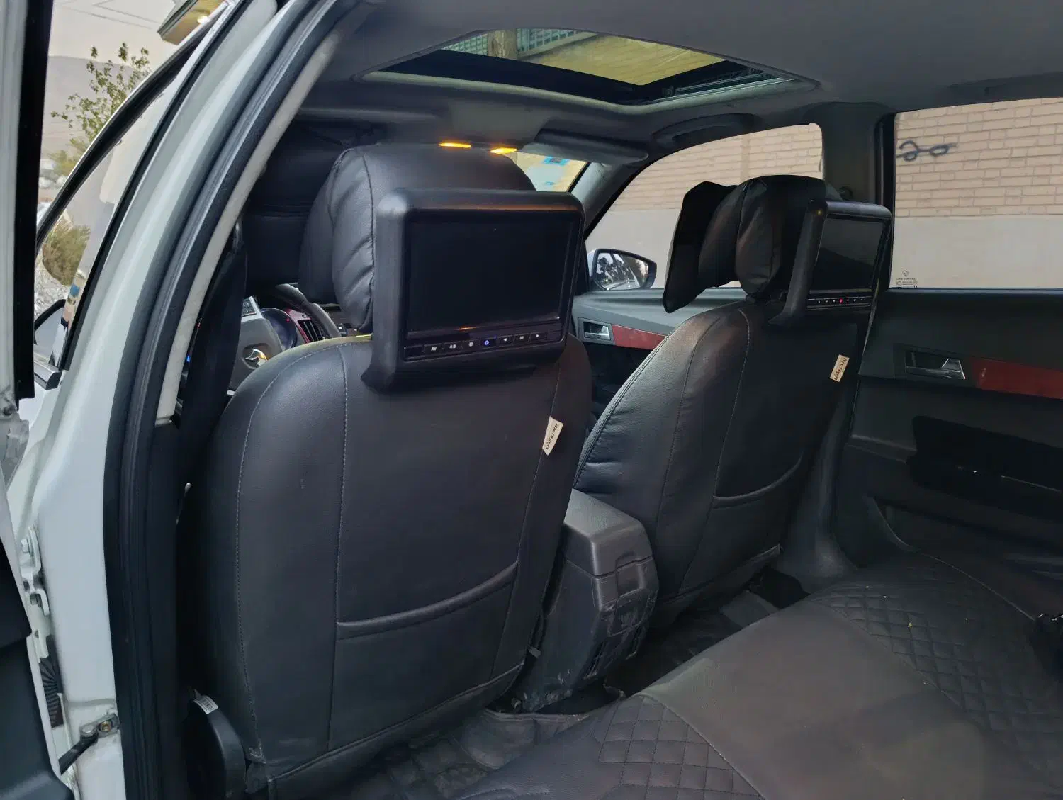 دنا اوتو ۴۰۱ با گرمکن صندلی و مانیتور پشت صندلی|خودرو سواری و وانت|قدس, شهرقدس|دیوار