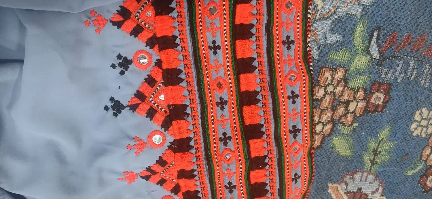 لباس تپه ای دو رنگ|لباس|سیب و سوران, |دیوار