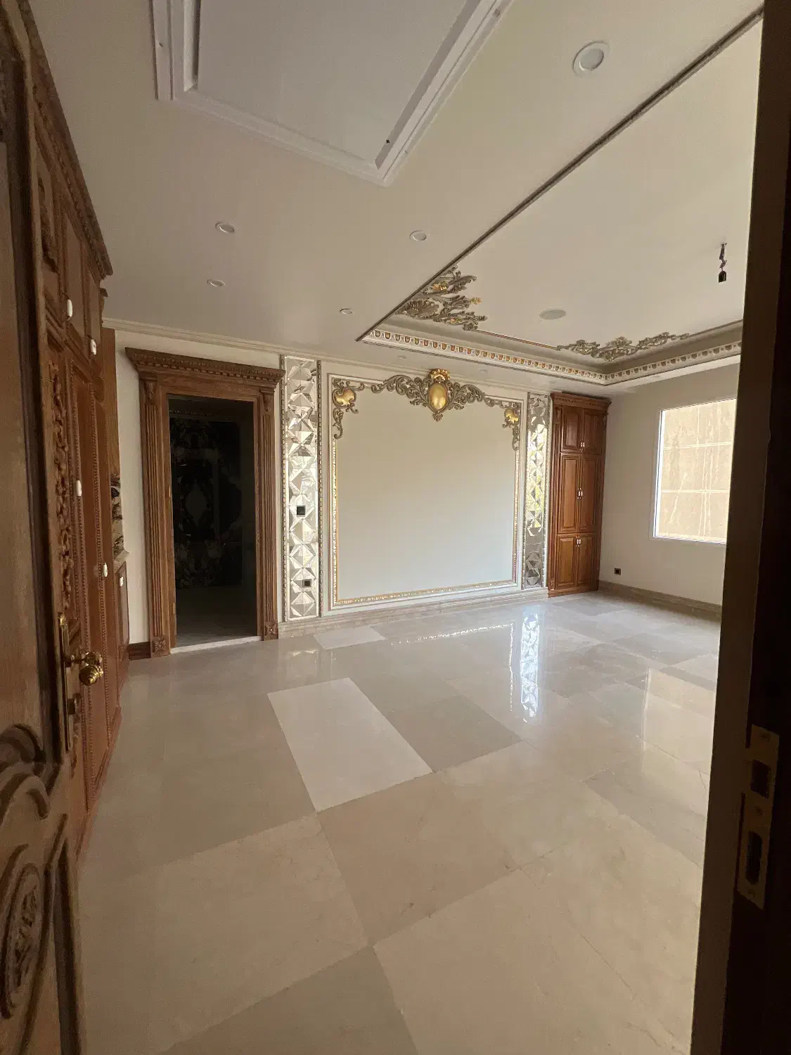 اپارتمان۳۳۰متر۴خواب نیاوران۱۵۰متر حیاط اختصاصی