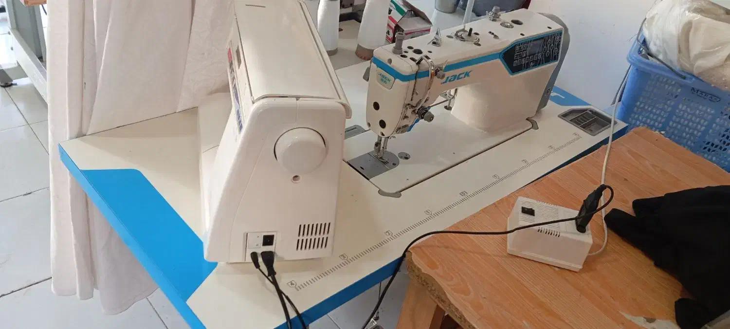 چرخ راسته دوز کامپیوتر ی نخ قطع کن داره ..|چرخ خیاطی و ریسندگی|میانه, |دیوار