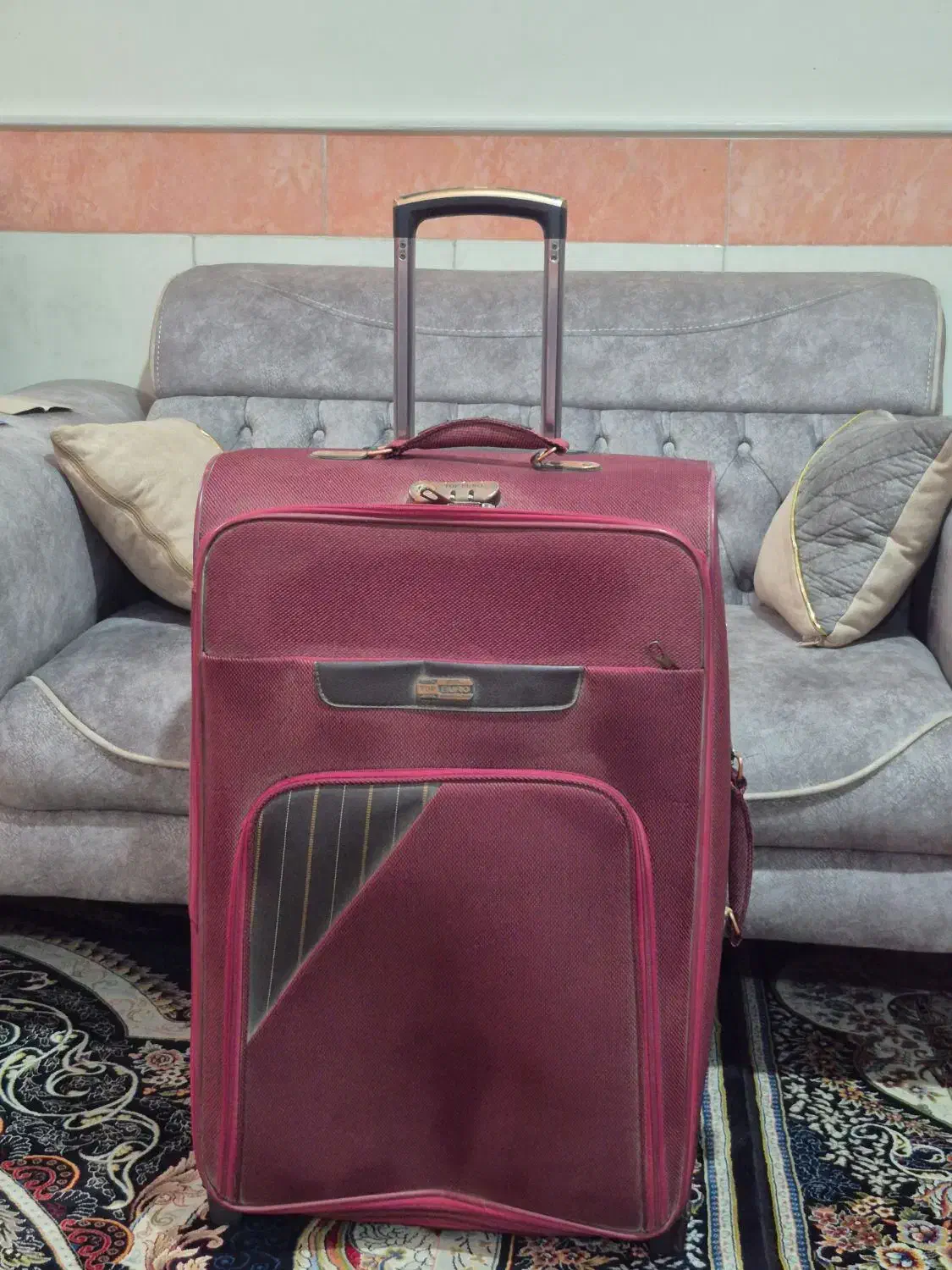 ۲ عدد چمدان|کیف، کفش، کمربند|قم, امامزاده ابراهیم|دیوار