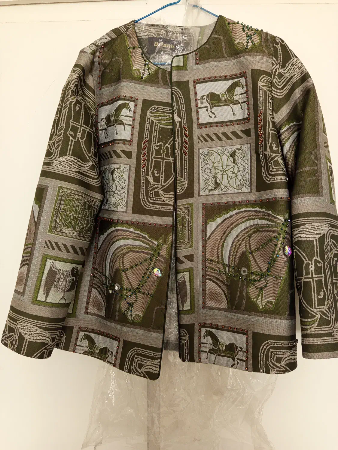 مانتوژاکارد|لباس|کرج, دهقان ویلا|دیوار