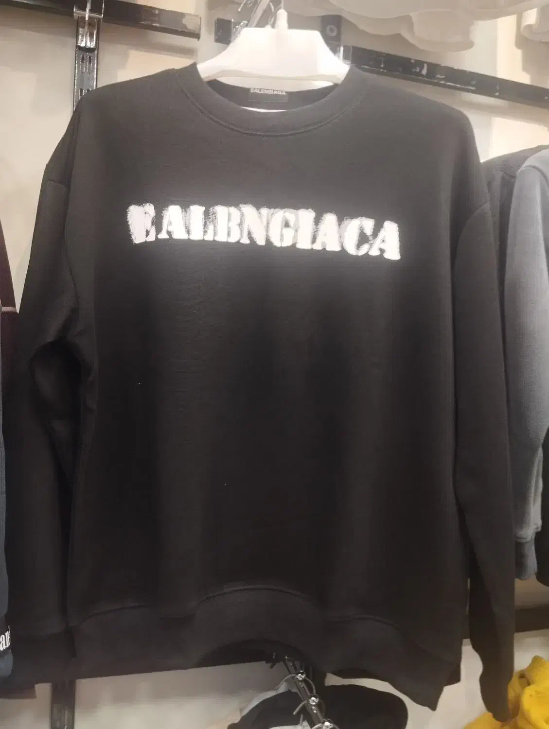 دورس پولار|لباس|قشم, |دیوار