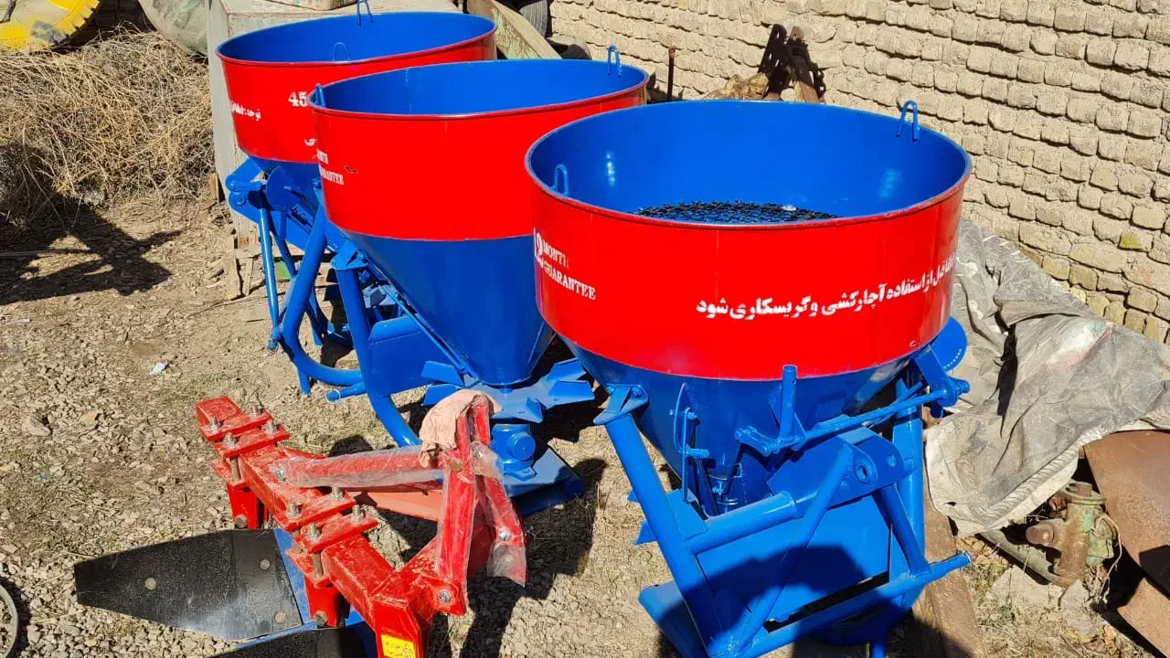 انواع ادوات و کودپاش های ۴۵۰ و ۶۰۰ لیتری|ماشین‌آلات صنعتی|مشهد, رباط طرق|دیوار