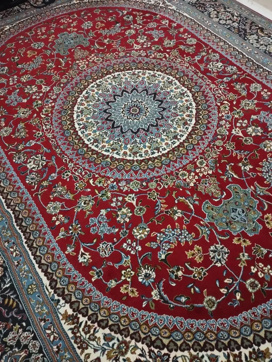 دو عدد فرش ۱۲ متری شبیه به هم|فرش|خرمآباد, |دیوار