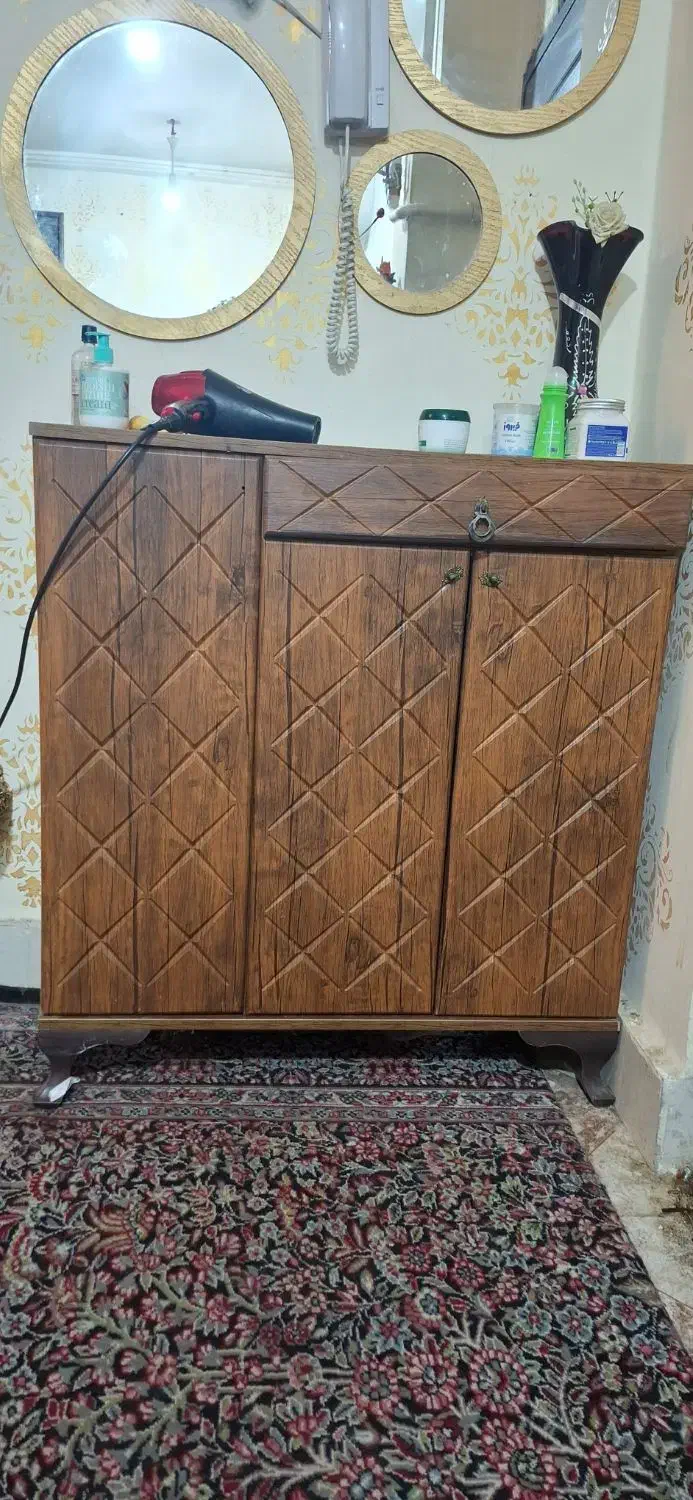 یه آینه کنسول دارم سالم با یه جا کفشی|جاکفشی، کمد، دراور|آبادان, |دیوار