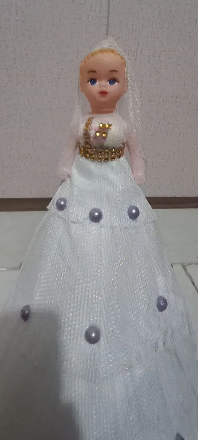 عروسک عروس|اسباب‌‌بازی|قم, باغ کرباسی|دیوار