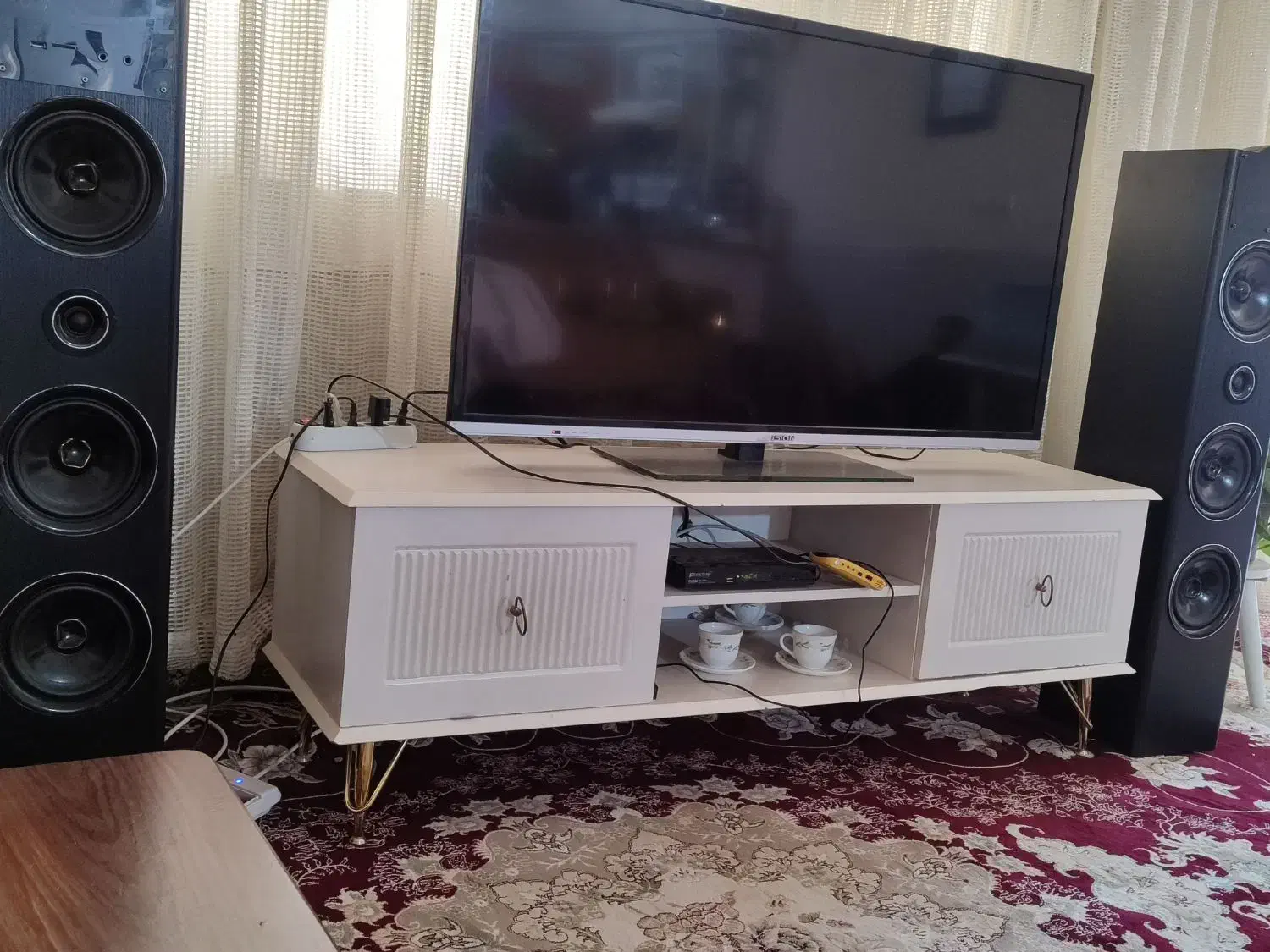 تلویزیون و میزش فروشی|تلویزیون و پروژکتور|نیشابور, گنبد سبز|دیوار