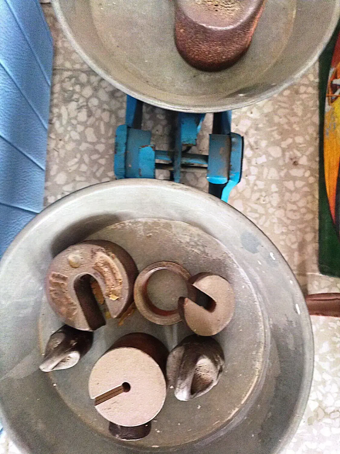 ترازو قدیمی با وزنه|کلکسیون اشیاء عتیقه|اسلامآباد غرب, |دیوار