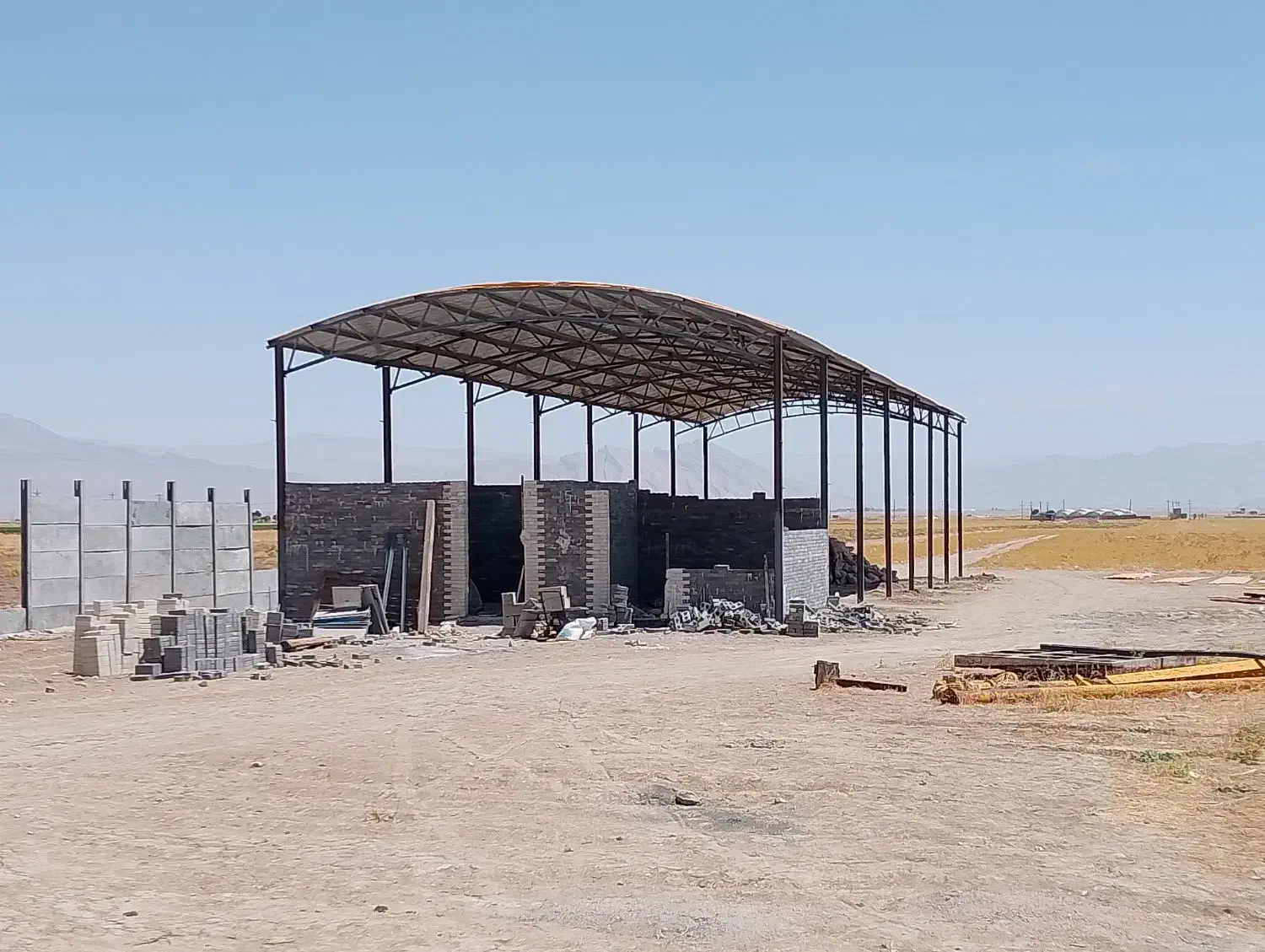 اجرا و جوشکاری انواع سقف سبک شیروانی و انواع سوله|خدمات پیشه و مهارت|ایرانشهر, |دیوار