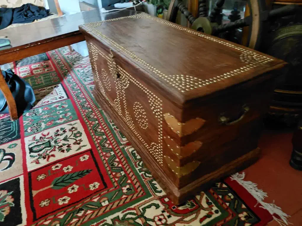 صندوق قدیمی بسیار زیبا|کلکسیون اشیاء عتیقه|بندر گناوه, |دیوار