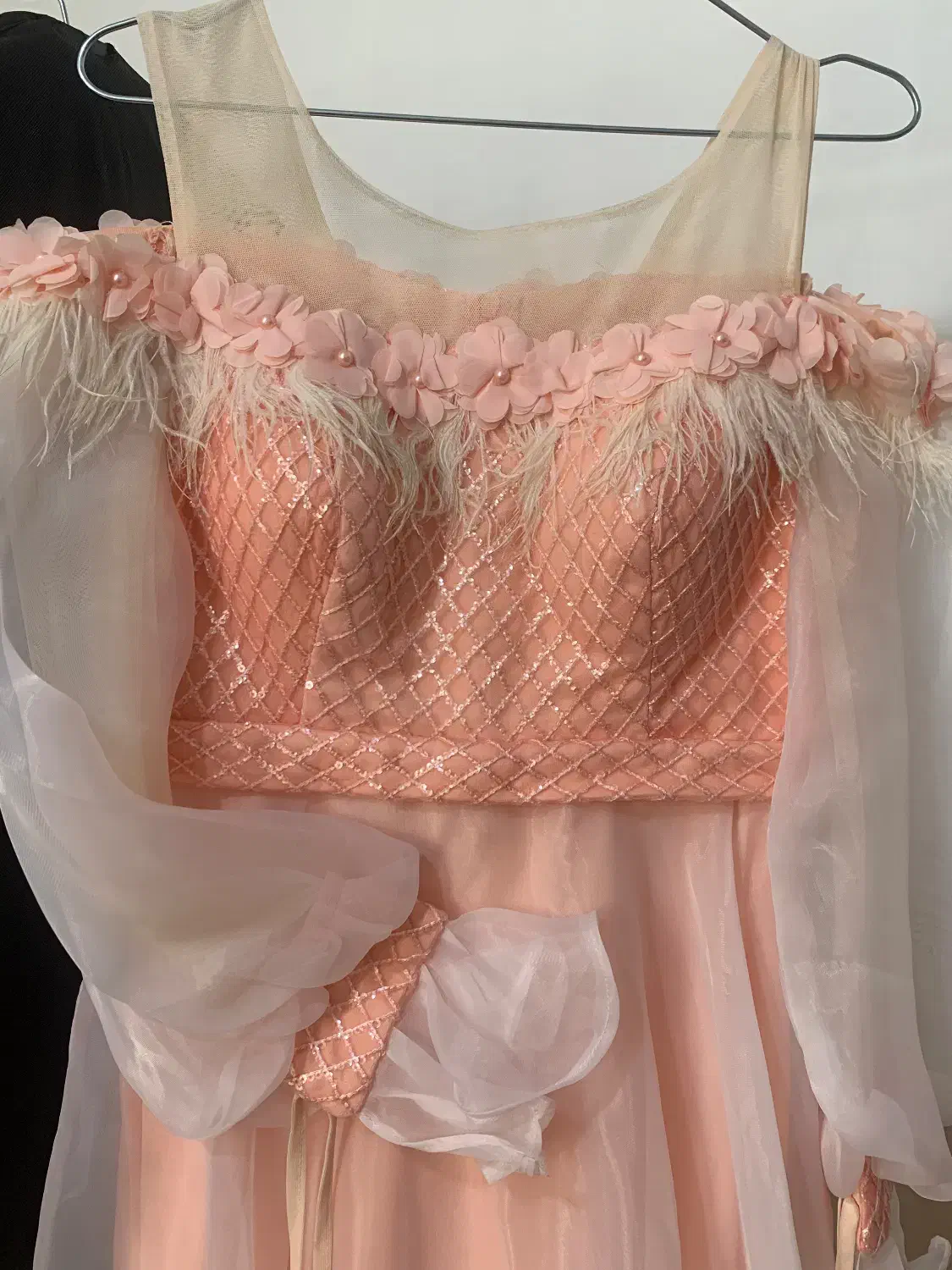 لباس مجلسی|لباس|کبودرآهنگ, |دیوار