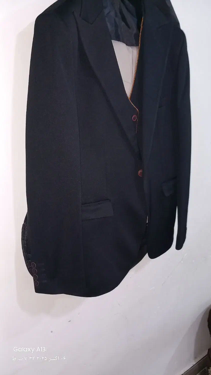 کت و شلوار|لباس|یاسوج, |دیوار