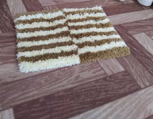 فرشینه دست بافت (۵۱×۳۷)|پادری|قم, شاه سید علی|دیوار