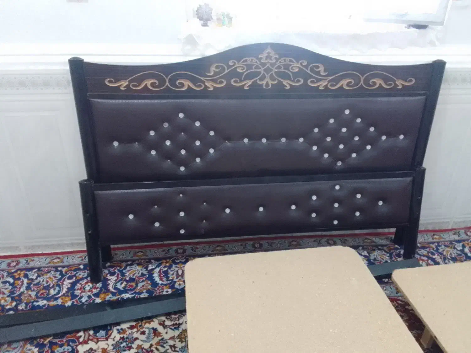 تخت خواب چوبی فلزی دونفره بدون تشک طرح الماسی|تخت و سرویس خواب|کارون, |دیوار