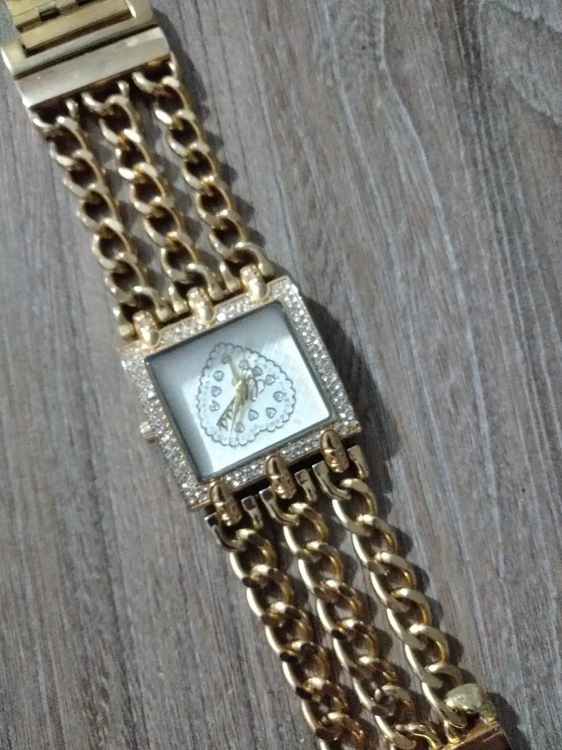 ساعت زنانه|ساعت|گلبهار, شهر جدید گلبهار|دیوار