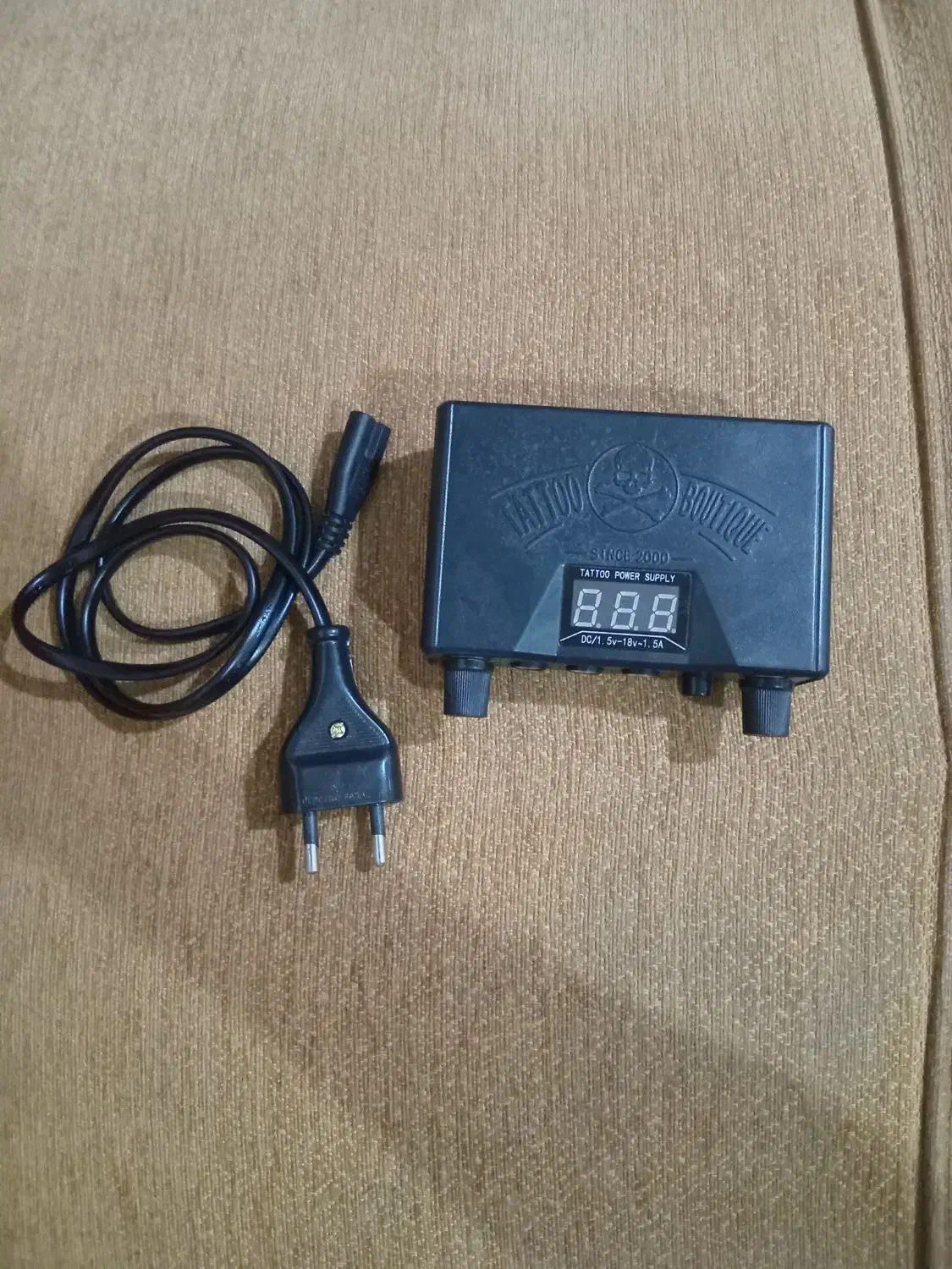 دستگاه تتو|آرایشگاه و سالن‌های زیبایی|شوط, |دیوار