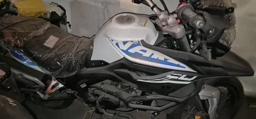 ادونچر ۲۵۰ سی سی|موتورسیکلت|تهران, فلسطین (میدان انقلاب)|دیوار